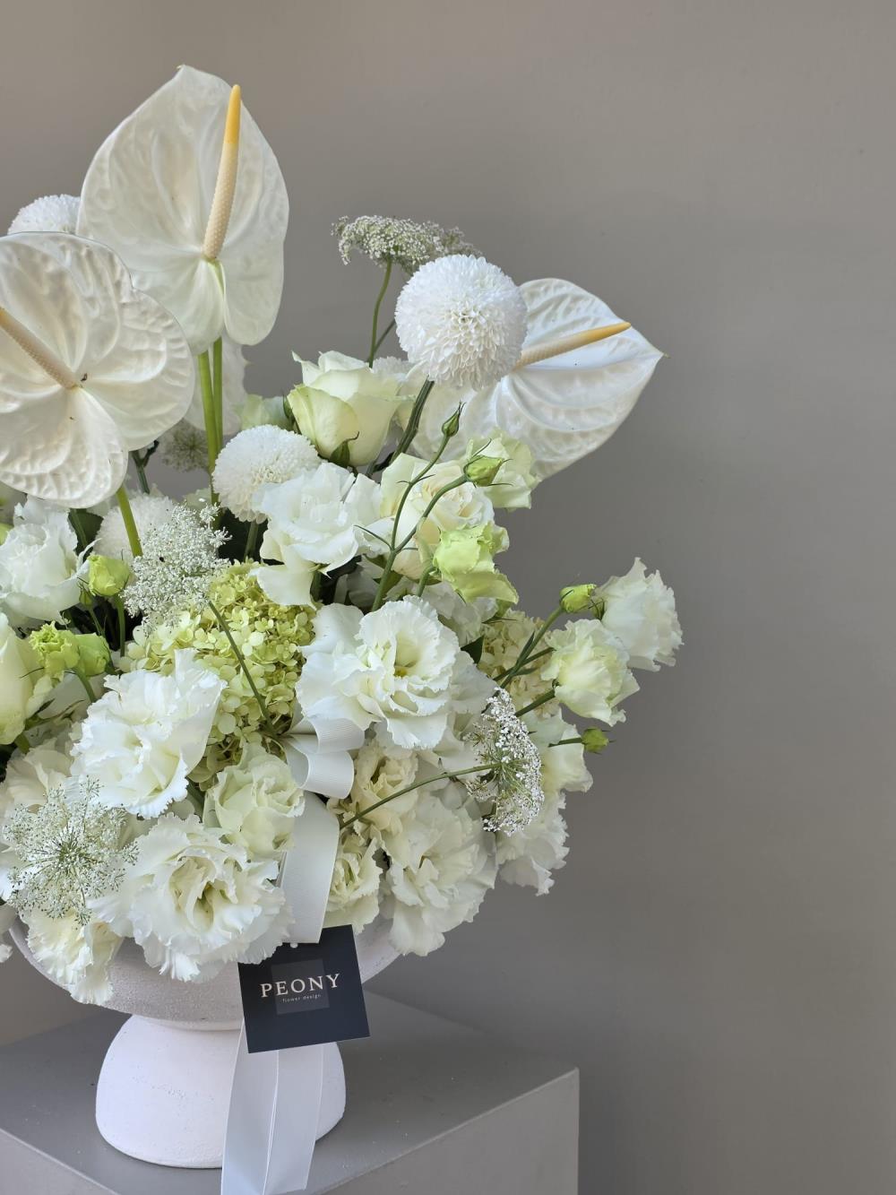 Noble White Arragement 